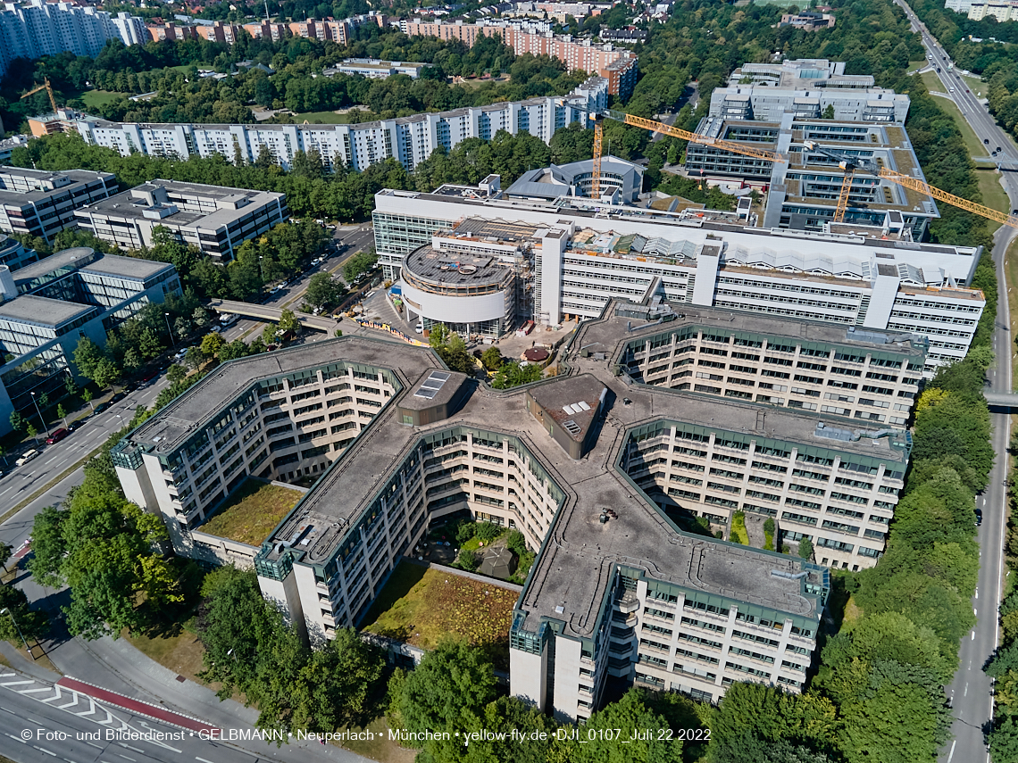 22.07.2022 - ehemaliges Alliant-Versicherungsgebäude und Wohnring in Neuperlach